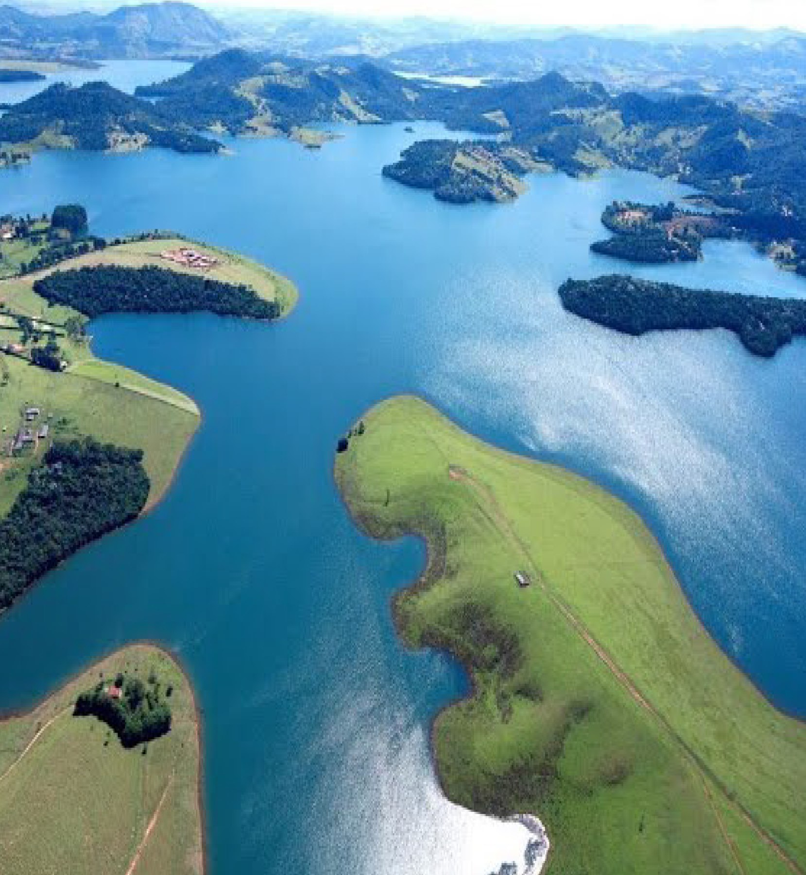 Vista aérea da Represa Jaguari, região do Margens do Jacarandá