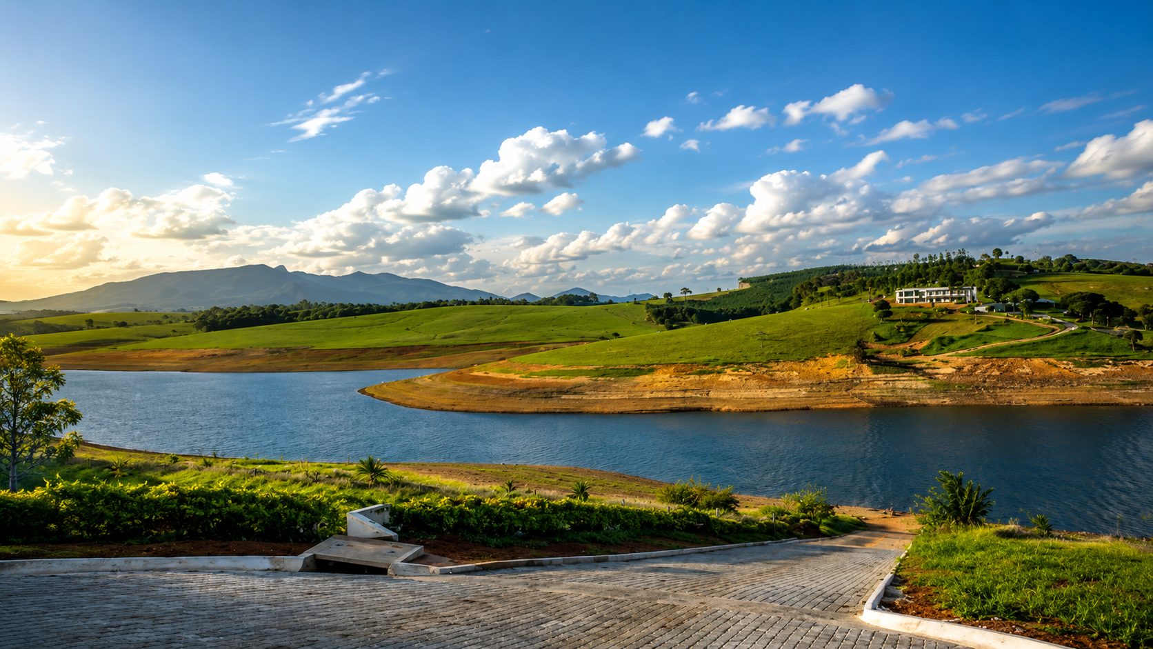 Represa Jaguari ao entardecer, vista do Terras de Santa Maria
